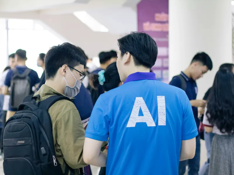 Deepseek AI Review: Customizable LLM Solution